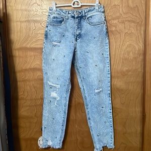 Juniors sz 5 Material Girl daisy-stitched mom-style jeans